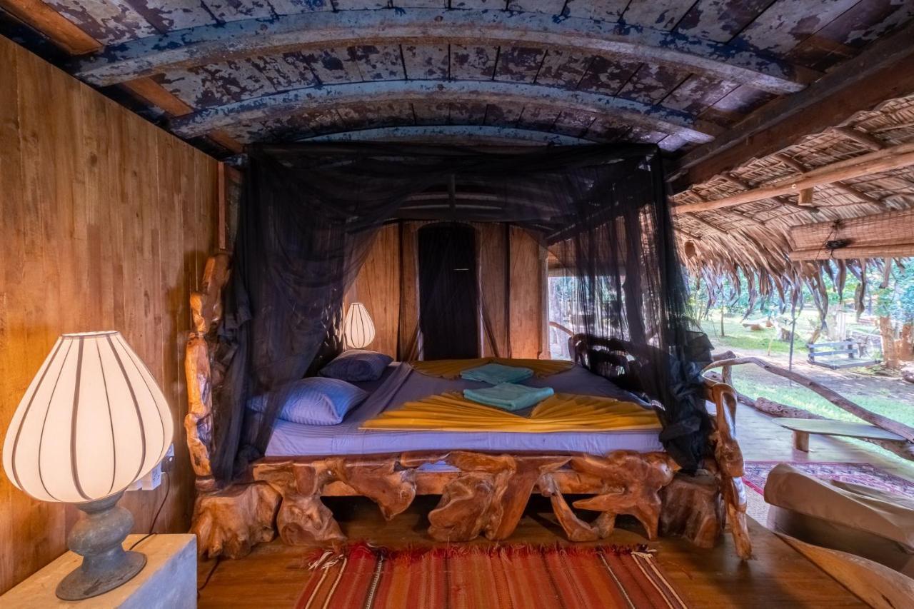 Banyan Camp Villa Hambegamuwa Esterno foto